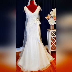 Wedding dress Size 2, Ivory color  "Vera wang"
